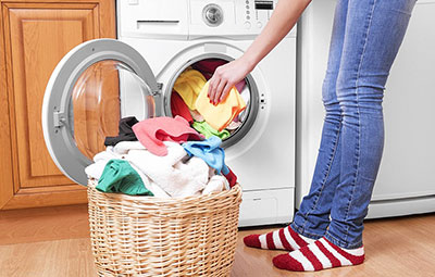 اشتباهاتی که هنگام شستن لباس ها می توانند خراب شوند