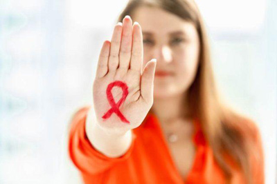 نشانه های ابتدایی HIV که هر زنی باید بداند نشانه های ابتدایی HIV که هر زنی باید بداند