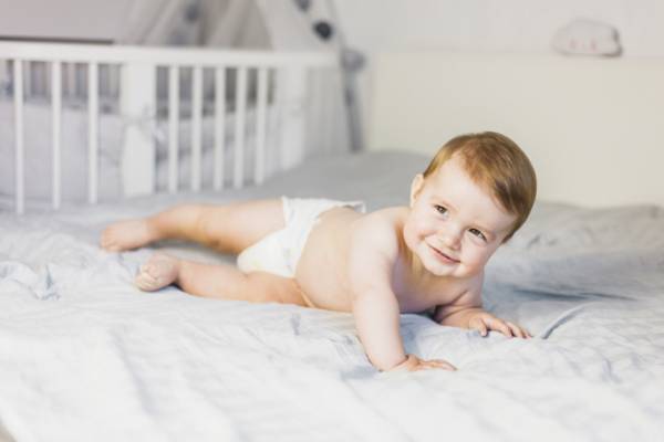احساس نوزاد - دلایل گریه نوزاد هنگام تعویض پوشک : به همراه راه حل