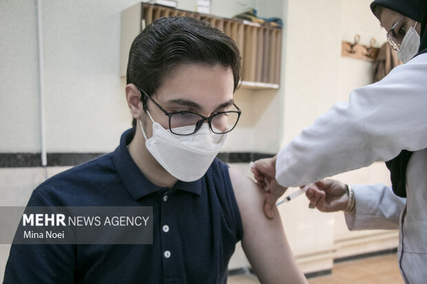 تاکنون ۱۵۰۰ دانش آموز در شهرستان بناب واکسن تزریق نکرده‌اند