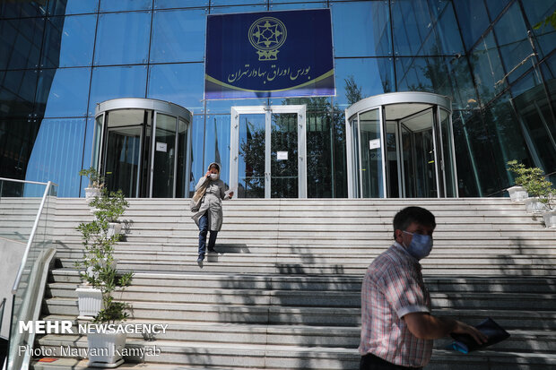 شاخص هموزن از شاخص کل پیشی گرفت/ رشد ۲ هزار واحدی بورس شاخص هموزن از شاخص کل پیشی گرفت/ رشد ۲ هزار واحدی بورس