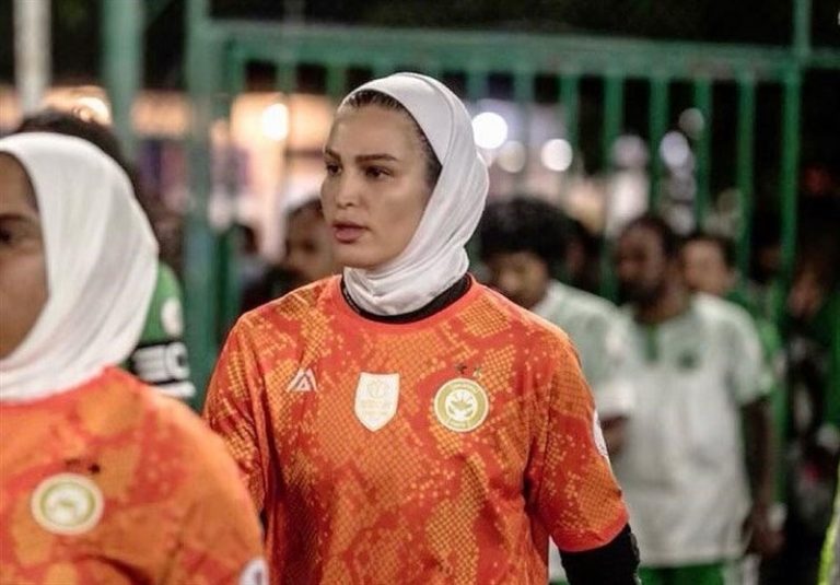 قهرمانی دروازه‎بان فوتسال بانوان پیکان در یک تورنمنت بین المللی/ آخوندی:حجاب در فوتبال و فوتسال بانوان آسیا در حال گسترش است