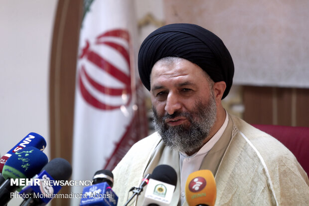 حماسه ۹ دی غیرسازماندهی شده بود/ نماز جماعت در عقیدتی اجباری نیست حماسه ۹ دی غیرسازماندهی شده بود/ نماز جماعت در عقیدتی اجباری نیست