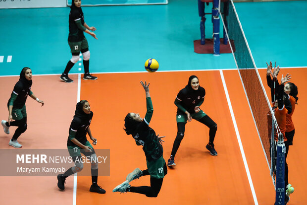 تمجید گزینه سرمربیگری تیم والیبال زنان ایران از جنگندگی بازیکنان
