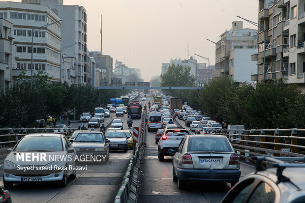 ترافیک سنگین در معابر پایتخت/ همت، حکیم، نیایش ۳ مسیر پر ترافیک