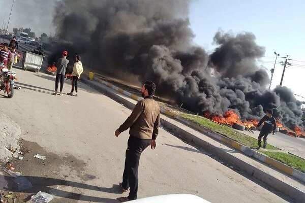 تظاهرات و بستن راهها در اعتراض به وضعیت نابسامان در ذی قار عراق