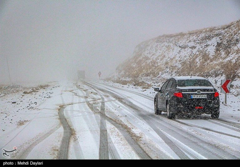 آخرین وضعیت راه‌ها| بارش برف در جاده‌های 13 استان/ 2 کشته بر اثر تصادف اتوبوس