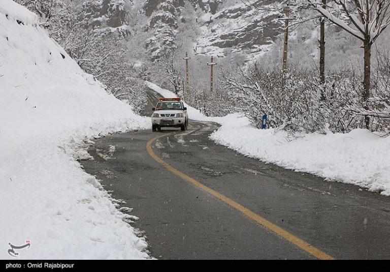 برف و باران کدام جاده‌ها را مسدود کرده است؟