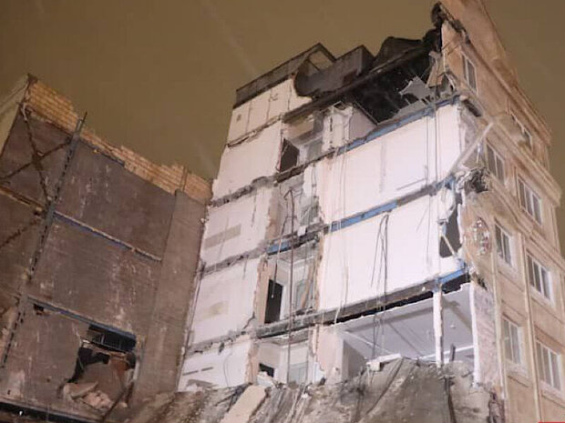 ریزش ساختمان مسکونی ۶ طبقه در مشهد