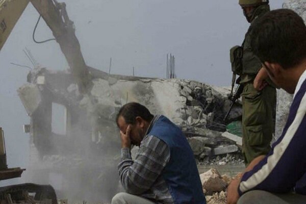 تخریب منزل یک خانواده فلسطینی در قدس اشغالی به دست صهیونیستها