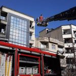 نجات ۵ نفر از حادثه آتش سوزی میدان هفت تیر تهران