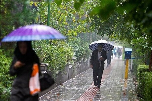 بارش‌های رگباری و تندباد لحظه‌ای غرب و شرق اصفهان را در برمی‌گیرد