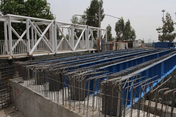 پل جدید تقاطع سلیمی جهرمی در مرحله نصب تیرهای فلزی عرشه