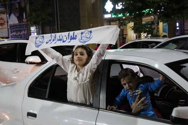شادی مردم انزلی پس از صعود ملوان به لیگ برتر