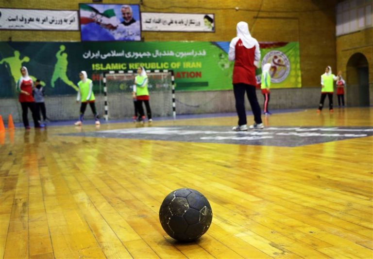 اعتراض رحیمی به عدم حضور تیم هندبال بانوان در بازی‌های اسلامی