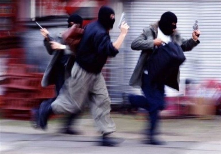 حمله مردان سیاه‌پوش به خانه زوج جوان در زعفرانیه! / دستگیری عاملان سرقت مسلحانه