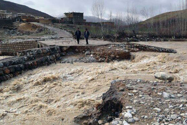 نجات ۳ نوجوان از رودخانه تنگ سرخ شیراز
