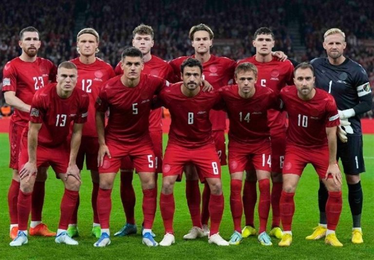 اعتراض دانمارکی ها به میزبانی قطر در جام جهانی با رونمایی از پیراهن جدید خود