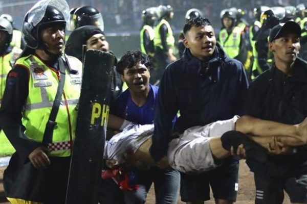 148412f99db288f2874c85d11b0fc8b2 600x400 - معرفی 3 پلیس و 3 شهروند مقصر در تراژدی فوتبال اندونزی