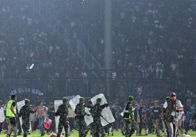 رئیس‌جمهور اندونزی خواستار تحقیقات کامل درباره تراژدی مسابقه فوتبال شد