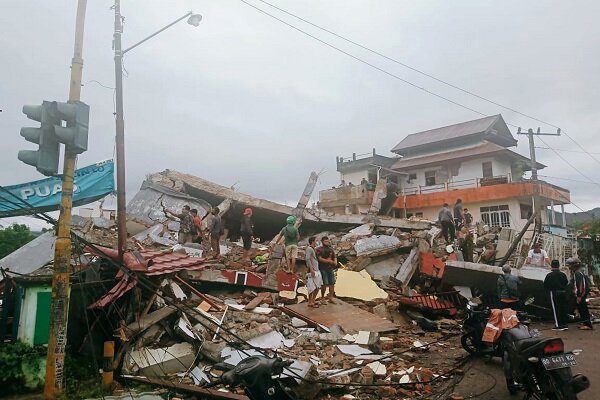 شمار قربانیان زلزله اندونزی به ۴۴ نفر رسید+ فیلم