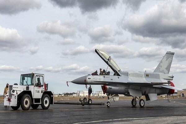 ۸ هزار نظامی آمریکایی در بحرین هستند/ جنگنده اف ۱۶ در راه منامه