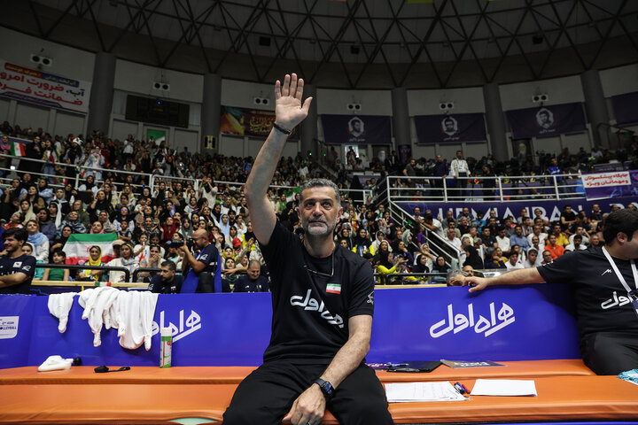 بهروز عطایی از سرمربیگری تیم ملی والیبال ایران استعفا کرد بهروز عطایی از سرمربیگری تیم ملی والیبال ایران استعفا کرد