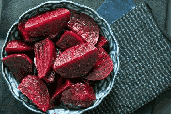 چگونه لکه لبو را از روی مبل پاک کنیم؟ چگونه لکه لبو را از روی مبل پاک کنیم؟