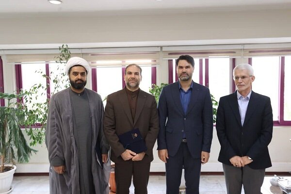 «عظیمی» و «کلانتری» در وزارت ورزش پست گرفتند «عظیمی» و «کلانتری» در وزارت ورزش پست گرفتند