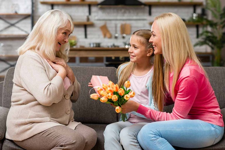 هديه روز مادر چه کادویی بخریم؟ هديه روز مادر چه کادویی بخریم؟