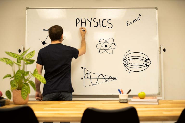 تدریس خصوصی فیزیک دبیرستان در تهران با اساتید برتر فیزیک