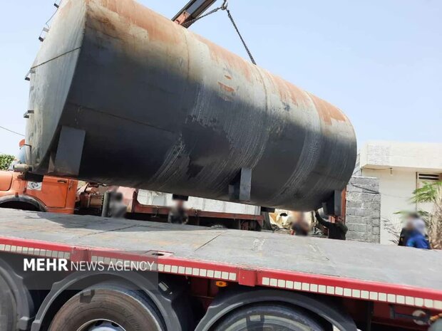 کشف ۱۳۲ هزار لیتر سوخت قاچاق در گمرک رازی کشف ۱۳۲ هزار لیتر سوخت قاچاق در گمرک رازی