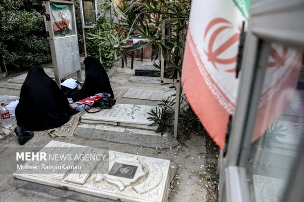 چند شهید در بهشت زهرای تهران دفن شدهاند؟ چند شهید در بهشت زهرای تهران دفن شدهاند؟