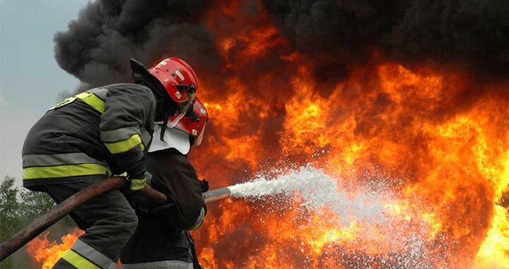 آتش‌سوزی گسترده یک کارگاه لوسترسازی در جاده خاوران