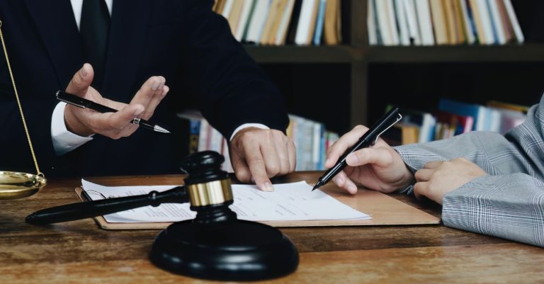 5 ویژگی وکیل متخصص در امور کیفری کدام است؟ + اطلاعات تکمیلی⚖️ 5 ویژگی وکیل متخصص در امور کیفری کدام است؟ + اطلاعات تکمیلی⚖️