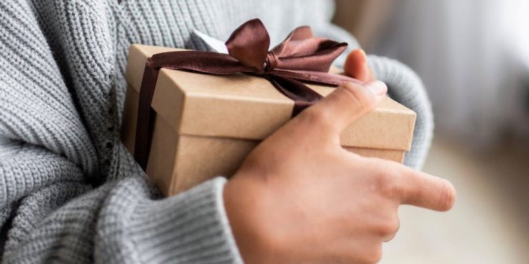 آیا ست مدیریتی زنانه هدیه مناسبی برای روز زن میباشد؟ آیا ست مدیریتی زنانه هدیه مناسبی برای روز زن میباشد؟