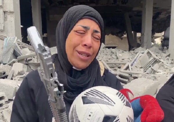 مادر فلسطینی: فقط اجساد فرزندان شهیدم را می‌خواهم! + فیلم