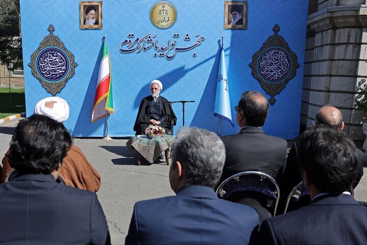 همه قوا و دستگاهها برای تحقق شعار سال همکاری و تعامل داشته باشند همه قوا و دستگاهها برای تحقق شعار سال همکاری و تعامل داشته باشند