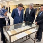 بازدید غریب آبادی از نمایشگاه ایران و یکصد سال چند جانبهگرایی بازدید غریب آبادی از نمایشگاه ایران و یکصد سال چند جانبهگرایی