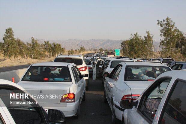 تمام محورهای کشور زیربار ترافیک سنگین/ موج بازگشت مسافرین از جمعه تمام محورهای کشور زیربار ترافیک سنگین/ موج بازگشت مسافرین از جمعه
