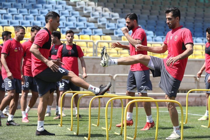 پرسپولیس از هواپیما راهی محل تمرین شد پرسپولیس از هواپیما راهی محل تمرین شد