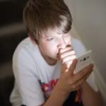 هشدار کارشناسان فرانسوی درباره ممنوعیت اینترنتبرای زیر ۱۳ ساله‌ها