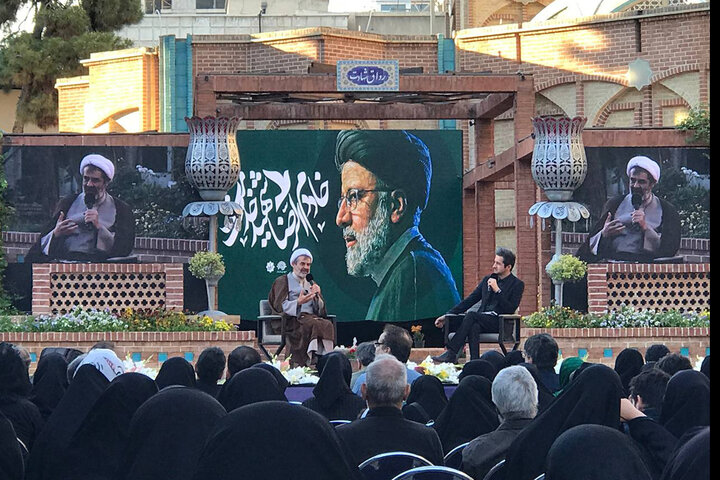 اهالی فرهنگ و هنر از شهدای خدمت گفتند/خاطره کارگردان از محل سانحه اهالی فرهنگ و هنر از شهدای خدمت گفتند/خاطره کارگردان از محل سانحه