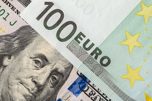 ثبات قیمت دلار و کاهش یورو امروز ۳ خرداد ماه در مرکز مبادله ایران ثبات قیمت دلار و کاهش یورو امروز ۳ خرداد ماه در مرکز مبادله ایران