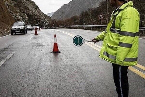 محور سر بندر به آبادان مسدود شد/ دکلهای برق فشارقوی سقوط کردند محور سر بندر به آبادان مسدود شد/ دکلهای برق فشارقوی سقوط کردند