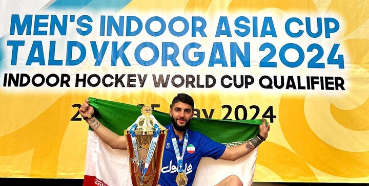 عضو جوان هلال احمر بر بام آسیا ایستاد عضو جوان هلال احمر بر بام آسیا ایستاد