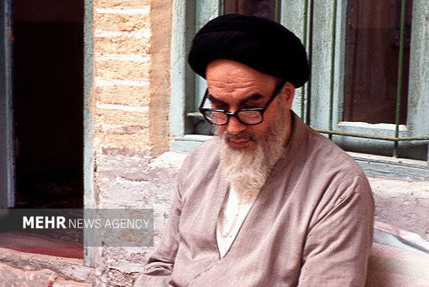 بنیانگذار انقلاب در قاب مستند/ تصویر آفتاب فراموش نمیشود بنیانگذار انقلاب در قاب مستند/ تصویر آفتاب فراموش نمیشود