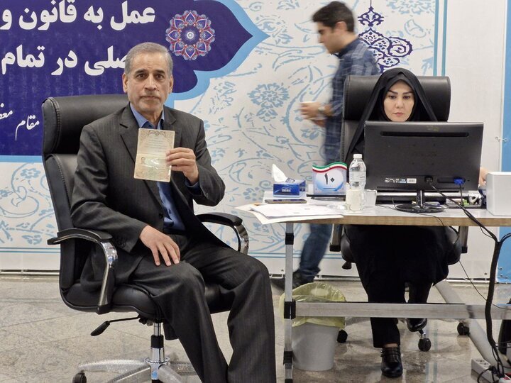 کشور به رئیسجمهوری توانمند، عدالتگرا و فسادستیز نیاز دارد کشور به رئیسجمهوری توانمند، عدالتگرا و فسادستیز نیاز دارد
