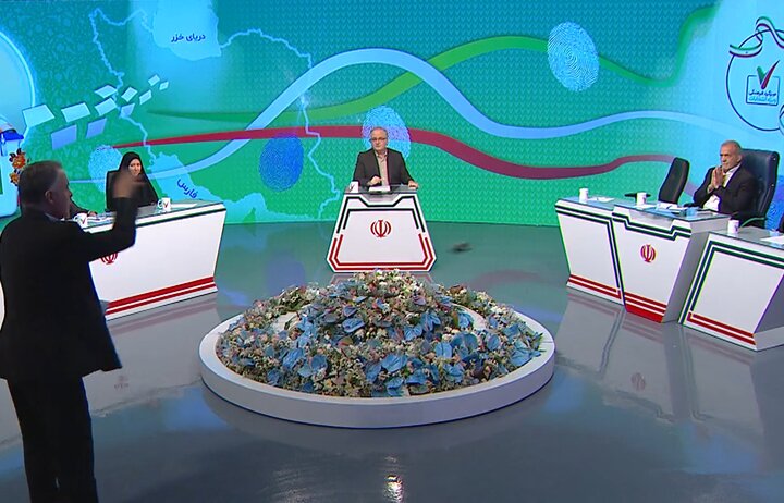 جزئیات تنش در برنامه میزگرد فرهنگی پزشکیان جزئیات تنش در برنامه میزگرد فرهنگی پزشکیان