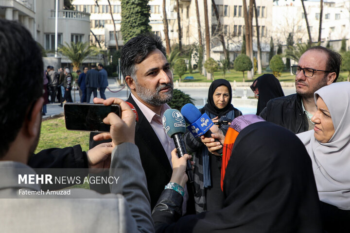نخبگان در همه جای دنیا محور حل مسائل کشور هستند نخبگان در همه جای دنیا محور حل مسائل کشور هستند